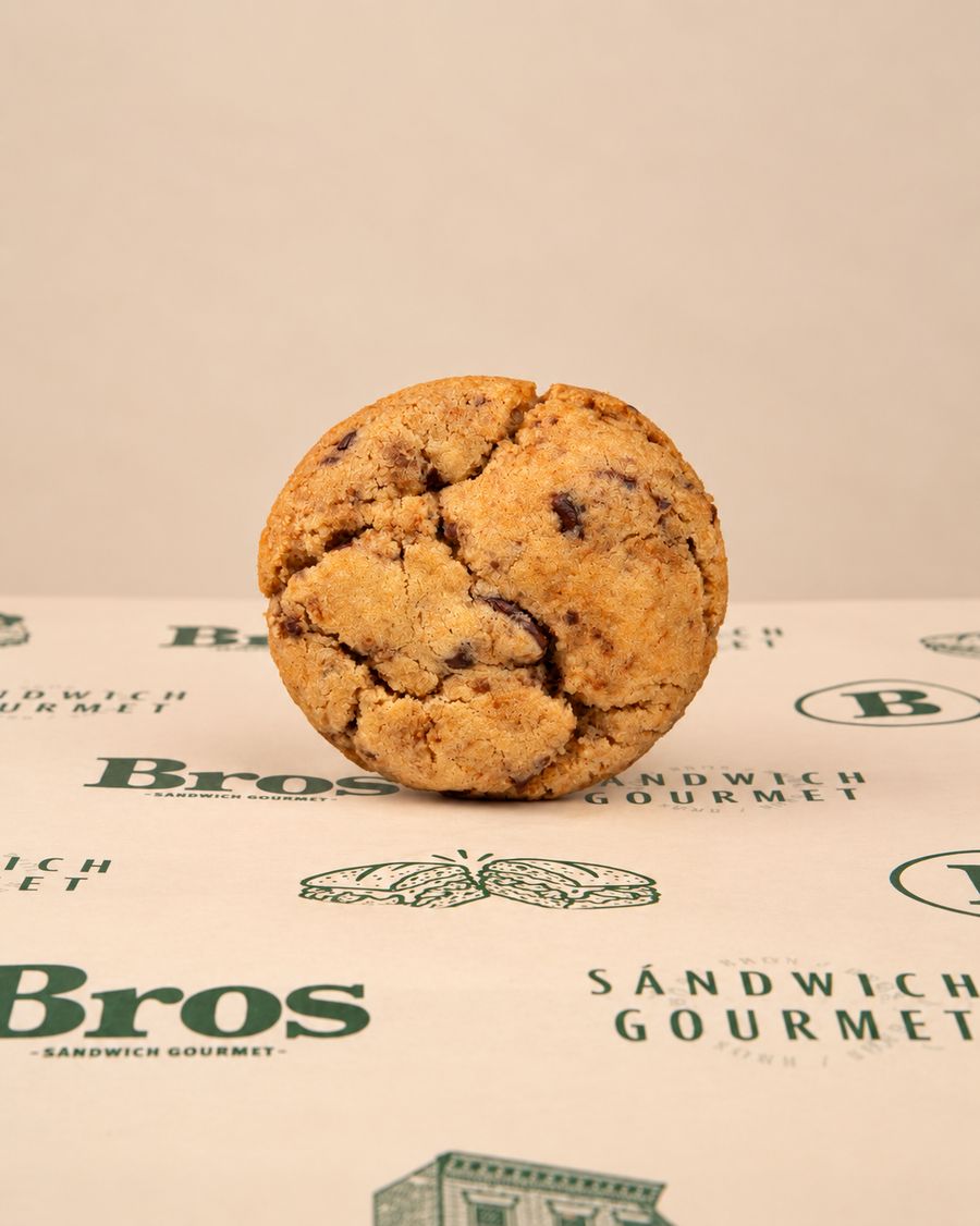 Galleta chip de Bros con chips de chocolate