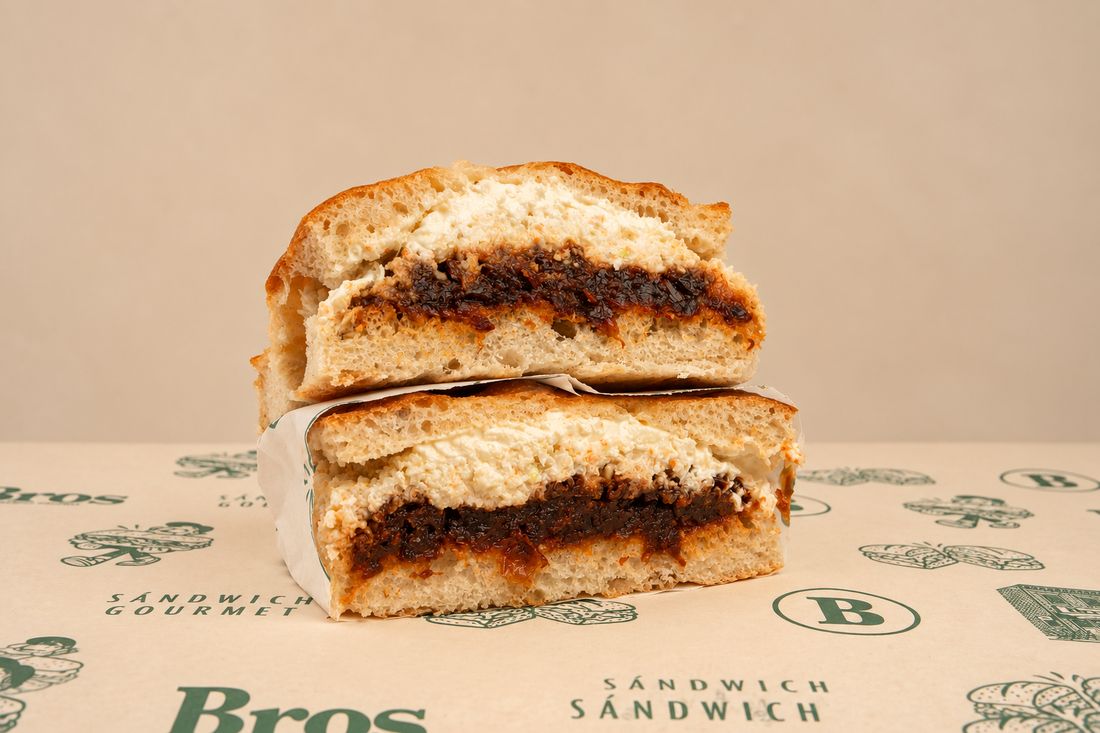 Sánduche de pulled pork de Bros